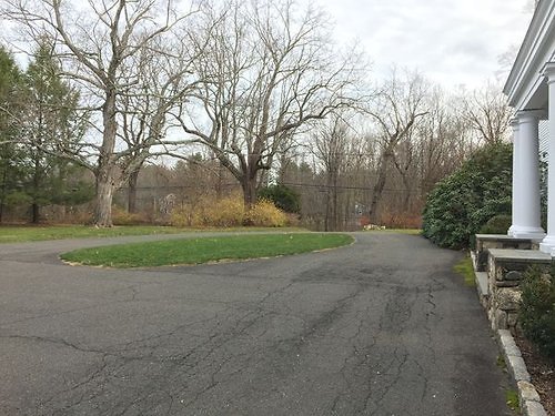 85087 - plenty of parking.